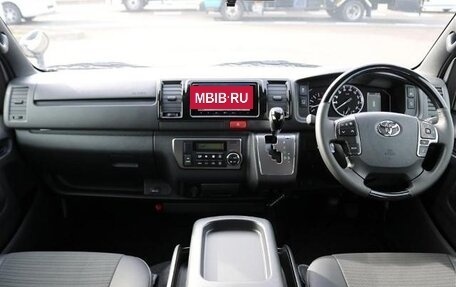 Toyota HiAce H200, 2022 год, 5 450 000 рублей, 3 фотография