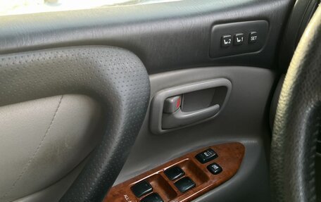 Toyota Land Cruiser 100 рестайлинг 2, 2006 год, 1 550 000 рублей, 11 фотография