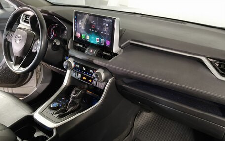 Toyota RAV4, 2021 год, 3 640 000 рублей, 7 фотография