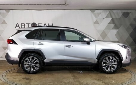 Toyota RAV4, 2021 год, 3 640 000 рублей, 6 фотография