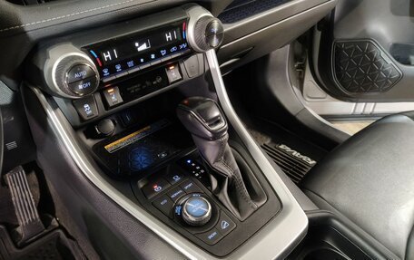 Toyota RAV4, 2021 год, 3 640 000 рублей, 12 фотография