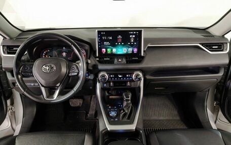Toyota RAV4, 2021 год, 3 640 000 рублей, 10 фотография