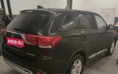 Mitsubishi Outlander III рестайлинг 3, 2018 год, 1 943 740 рублей, 4 фотография