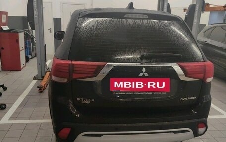 Mitsubishi Outlander III рестайлинг 3, 2018 год, 1 943 740 рублей, 3 фотография