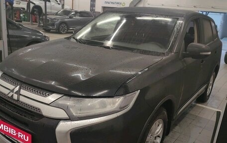 Mitsubishi Outlander III рестайлинг 3, 2018 год, 1 943 740 рублей, 2 фотография