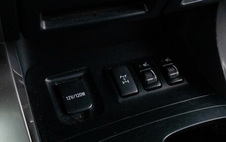 Toyota Land Cruiser Prado 120 рестайлинг, 2004 год, 1 669 000 рублей, 22 фотография