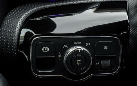 Mercedes-Benz A-Класс, 2019 год, 2 398 000 рублей, 18 фотография