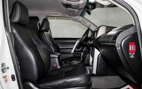 Toyota Land Cruiser Prado 150 рестайлинг 2, 2011 год, 3 370 000 рублей, 6 фотография