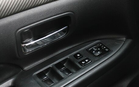 Mitsubishi Outlander III рестайлинг 3, 2014 год, 1 385 000 рублей, 10 фотография