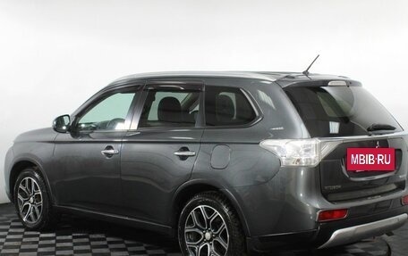 Mitsubishi Outlander III рестайлинг 3, 2014 год, 1 385 000 рублей, 7 фотография