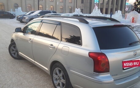 Toyota Avensis III рестайлинг, 2003 год, 699 999 рублей, 1 фотография