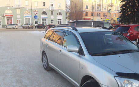 Toyota Avensis III рестайлинг, 2003 год, 699 999 рублей, 2 фотография