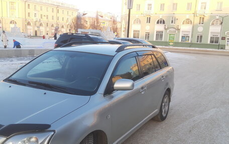 Toyota Avensis III рестайлинг, 2003 год, 699 999 рублей, 7 фотография