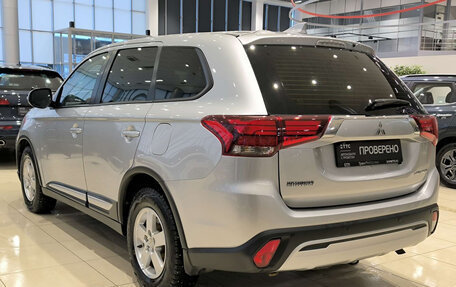 Mitsubishi Outlander III рестайлинг 3, 2018 год, 1 850 000 рублей, 7 фотография