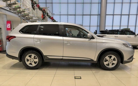 Mitsubishi Outlander III рестайлинг 3, 2018 год, 1 850 000 рублей, 4 фотография