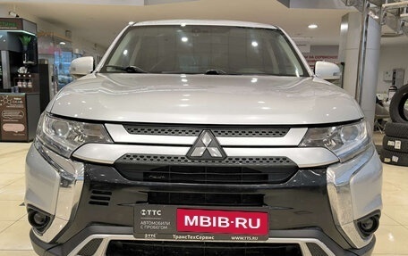 Mitsubishi Outlander III рестайлинг 3, 2018 год, 1 850 000 рублей, 2 фотография
