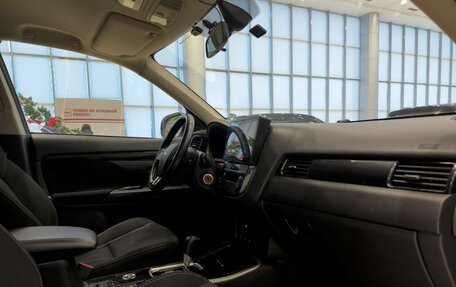 Mitsubishi Outlander III рестайлинг 3, 2018 год, 1 850 000 рублей, 11 фотография