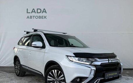 Mitsubishi Outlander III рестайлинг 3, 2019 год, 2 198 000 рублей, 3 фотография