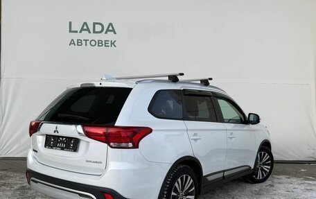 Mitsubishi Outlander III рестайлинг 3, 2019 год, 2 198 000 рублей, 2 фотография
