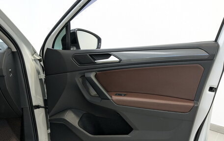 Volkswagen Tiguan II, 2019 год, 2 500 000 рублей, 24 фотография