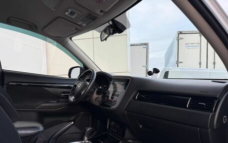 Mitsubishi Outlander III рестайлинг 3, 2019 год, 2 198 000 рублей, 14 фотография