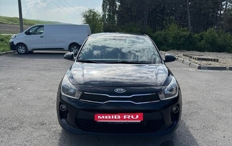KIA Rio IV, 2018 год, 1 050 000 рублей, 2 фотография