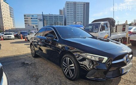 Mercedes-Benz A-Класс, 2022 год, 1 642 000 рублей, 3 фотография