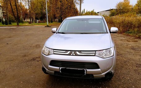 Mitsubishi Outlander III рестайлинг 3, 2013 год, 1 439 000 рублей, 1 фотография