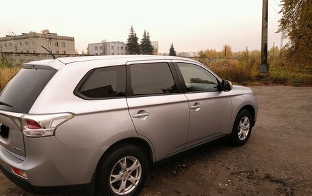 Mitsubishi Outlander III рестайлинг 3, 2013 год, 1 439 000 рублей, 3 фотография