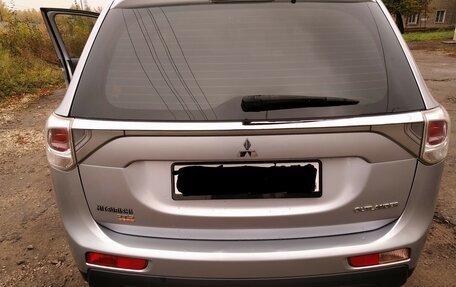 Mitsubishi Outlander III рестайлинг 3, 2013 год, 1 439 000 рублей, 2 фотография