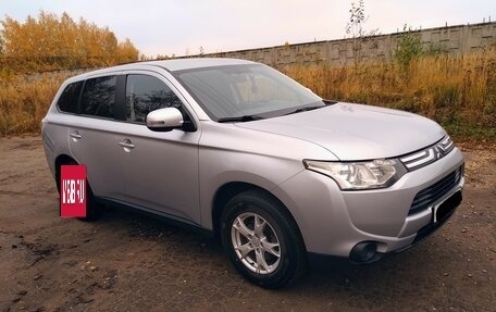 Mitsubishi Outlander III рестайлинг 3, 2013 год, 1 439 000 рублей, 4 фотография