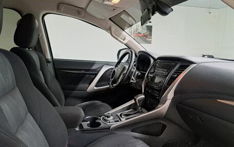 Mitsubishi Pajero Sport III рестайлинг, 2017 год, 2 805 000 рублей, 13 фотография