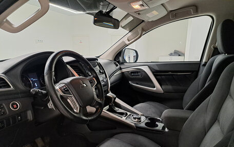 Mitsubishi Pajero Sport III рестайлинг, 2017 год, 2 805 000 рублей, 20 фотография