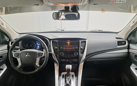 Mitsubishi Pajero Sport III рестайлинг, 2017 год, 2 805 000 рублей, 17 фотография