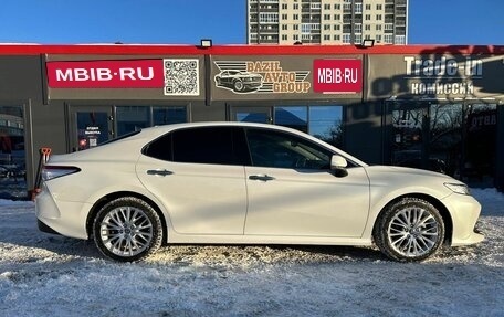 Toyota Camry, 2020 год, 2 650 000 рублей, 11 фотография