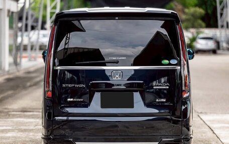 Honda Stepwgn, 2023 год, 2 370 000 рублей, 3 фотография