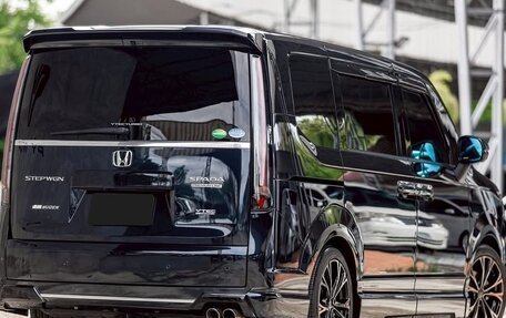 Honda Stepwgn, 2023 год, 2 370 000 рублей, 4 фотография