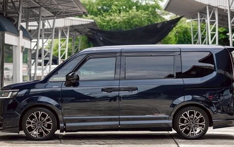 Honda Stepwgn, 2023 год, 2 370 000 рублей, 2 фотография