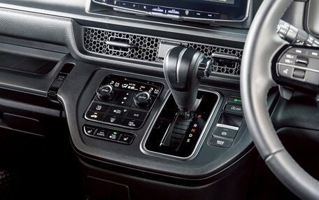 Honda Stepwgn, 2023 год, 2 370 000 рублей, 9 фотография