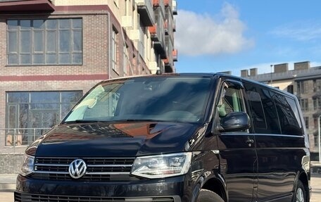 Volkswagen Caravelle T6 рестайлинг, 2017 год, 4 250 000 рублей, 1 фотография