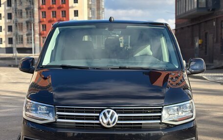 Volkswagen Caravelle T6 рестайлинг, 2017 год, 4 250 000 рублей, 2 фотография
