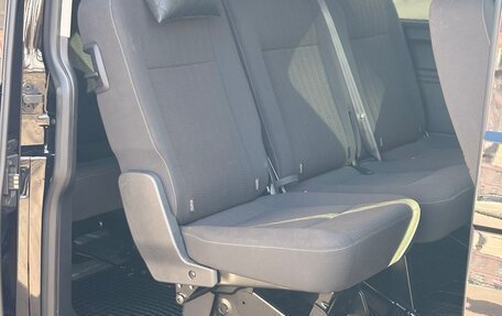 Volkswagen Caravelle T6 рестайлинг, 2017 год, 4 250 000 рублей, 11 фотография