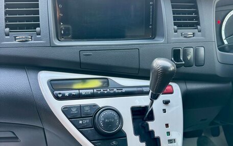 Toyota ISis I, 2013 год, 1 399 000 рублей, 15 фотография