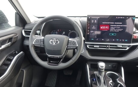 Toyota Highlander, 2025 год, 6 150 000 рублей, 10 фотография