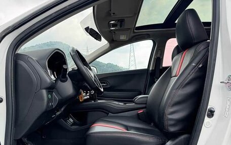 Honda Vezel, 2022 год, 1 620 000 рублей, 5 фотография