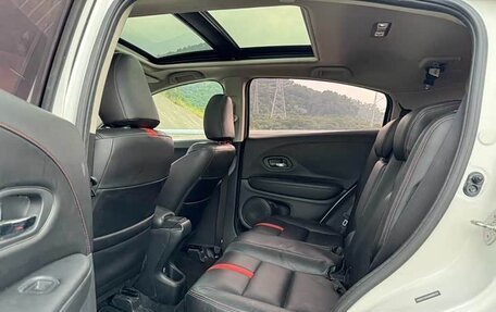 Honda Vezel, 2022 год, 1 620 000 рублей, 6 фотография