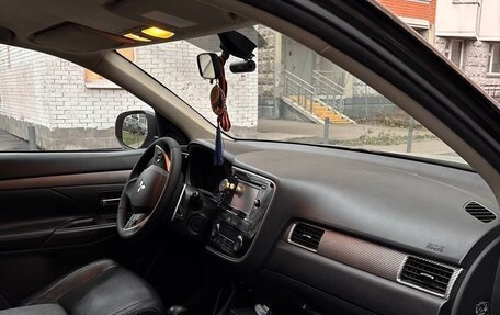 Mitsubishi Outlander III рестайлинг 3, 2013 год, 1 450 000 рублей, 11 фотография