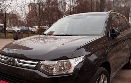 Mitsubishi Outlander III рестайлинг 3, 2013 год, 1 450 000 рублей, 10 фотография
