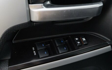 Toyota Land Cruiser 200, 2019 год, 6 439 050 рублей, 15 фотография