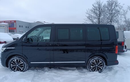 Volkswagen Multivan T6 рестайлинг, 2023 год, 9 300 000 рублей, 3 фотография